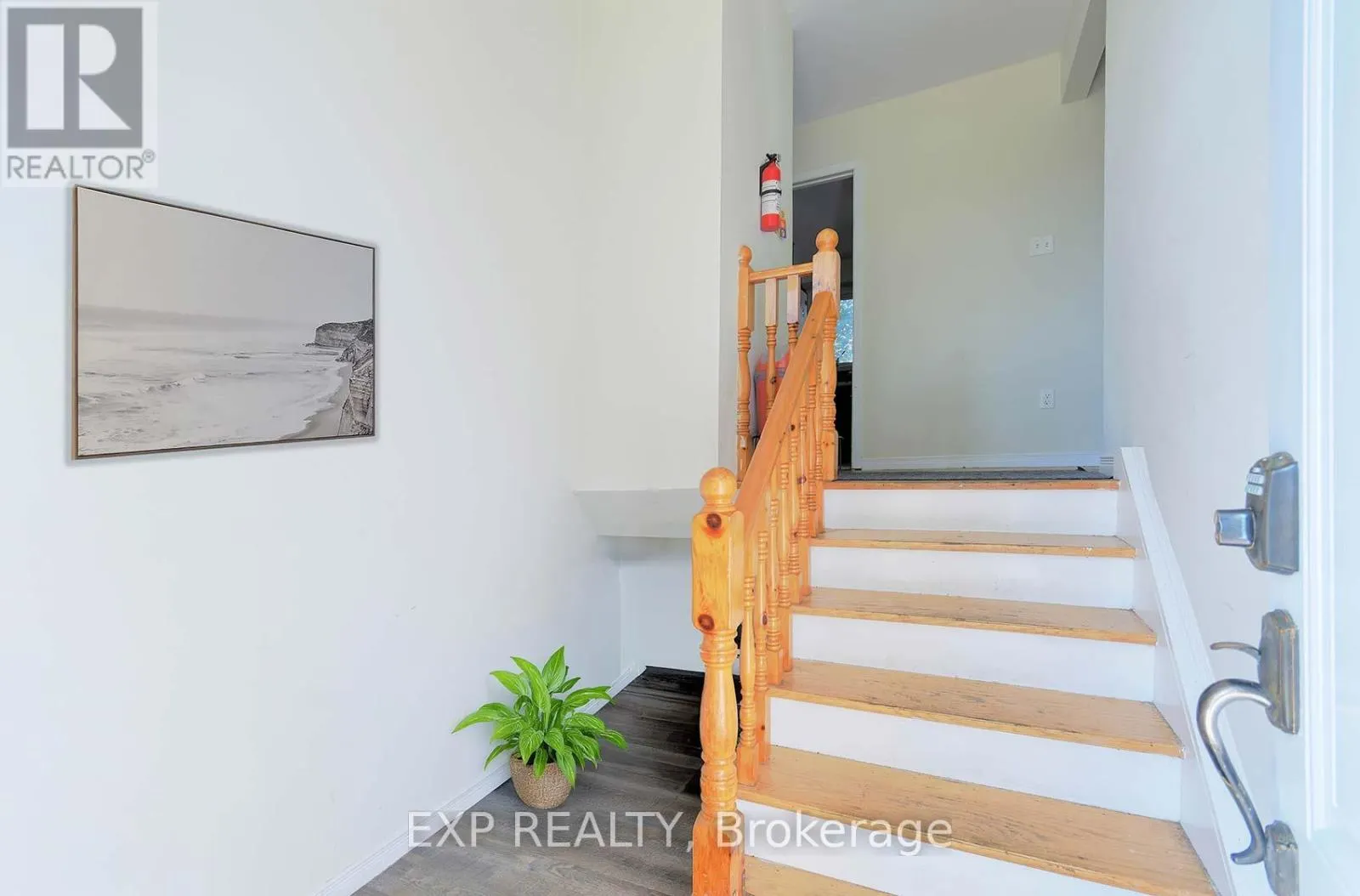 2 ROSLYN ROAD