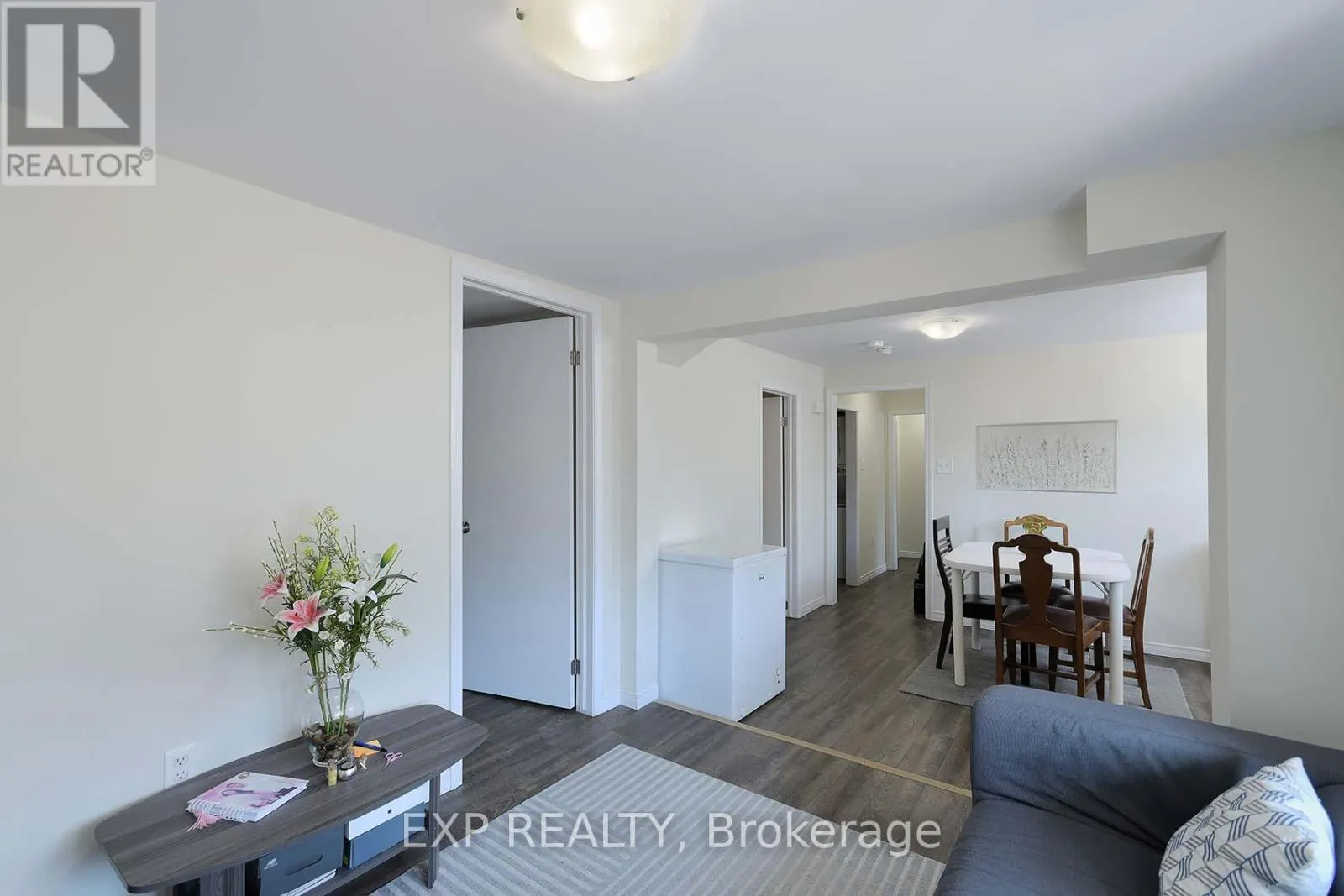 2 ROSLYN ROAD
