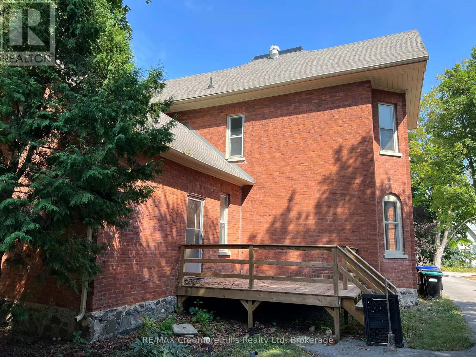 3 WELLINGTON STREET E