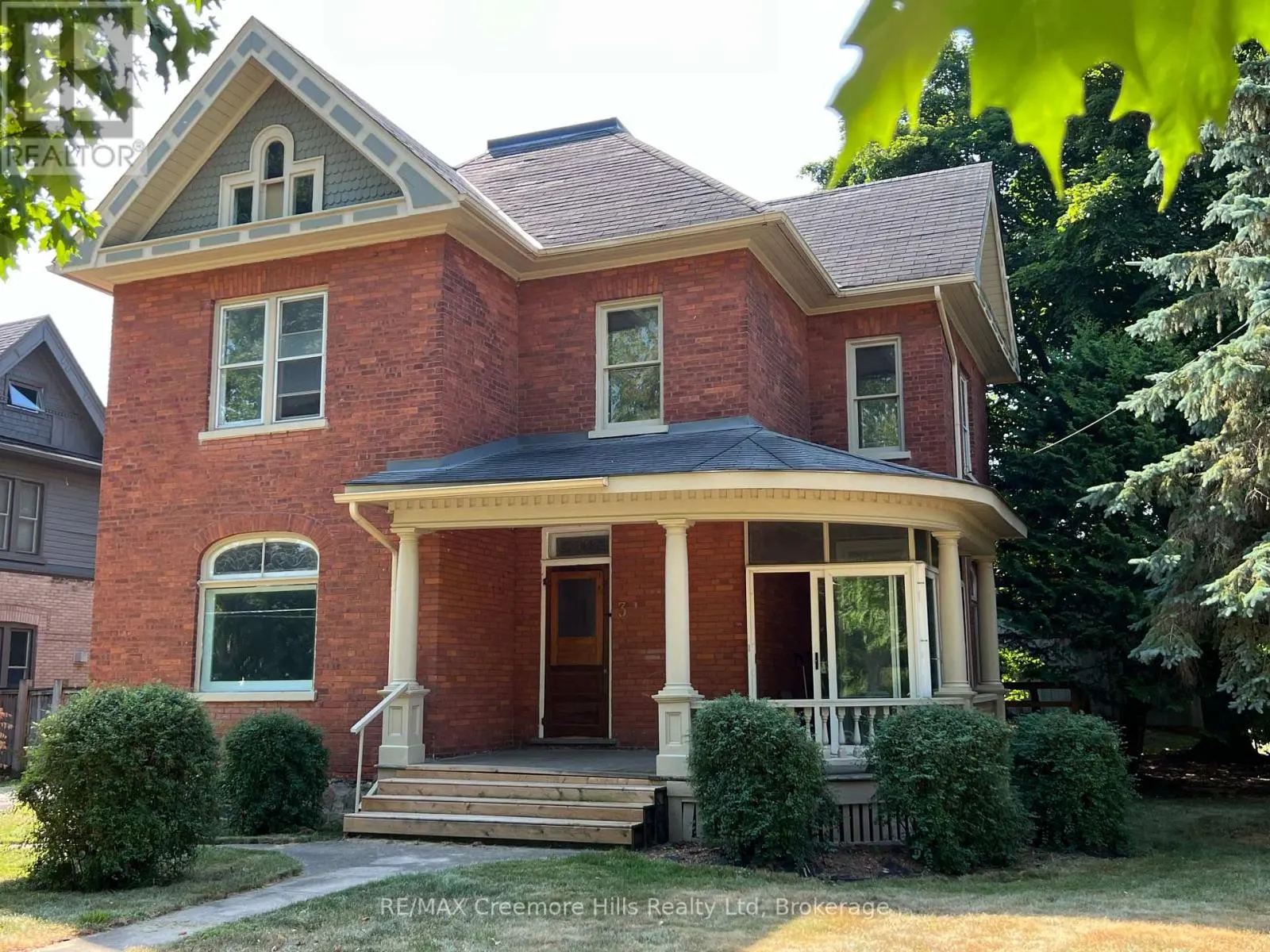 3 WELLINGTON STREET E