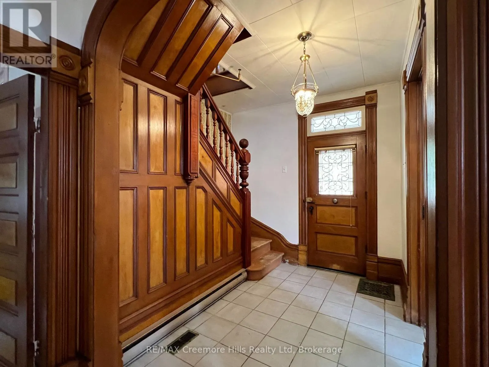 3 WELLINGTON STREET E