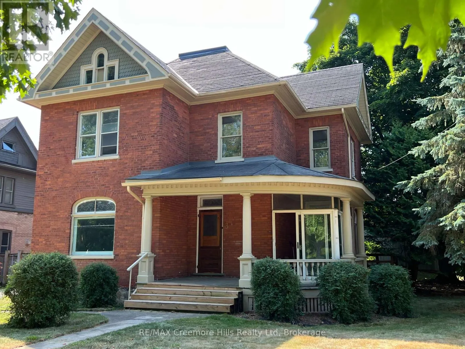 3 WELLINGTON STREET E
