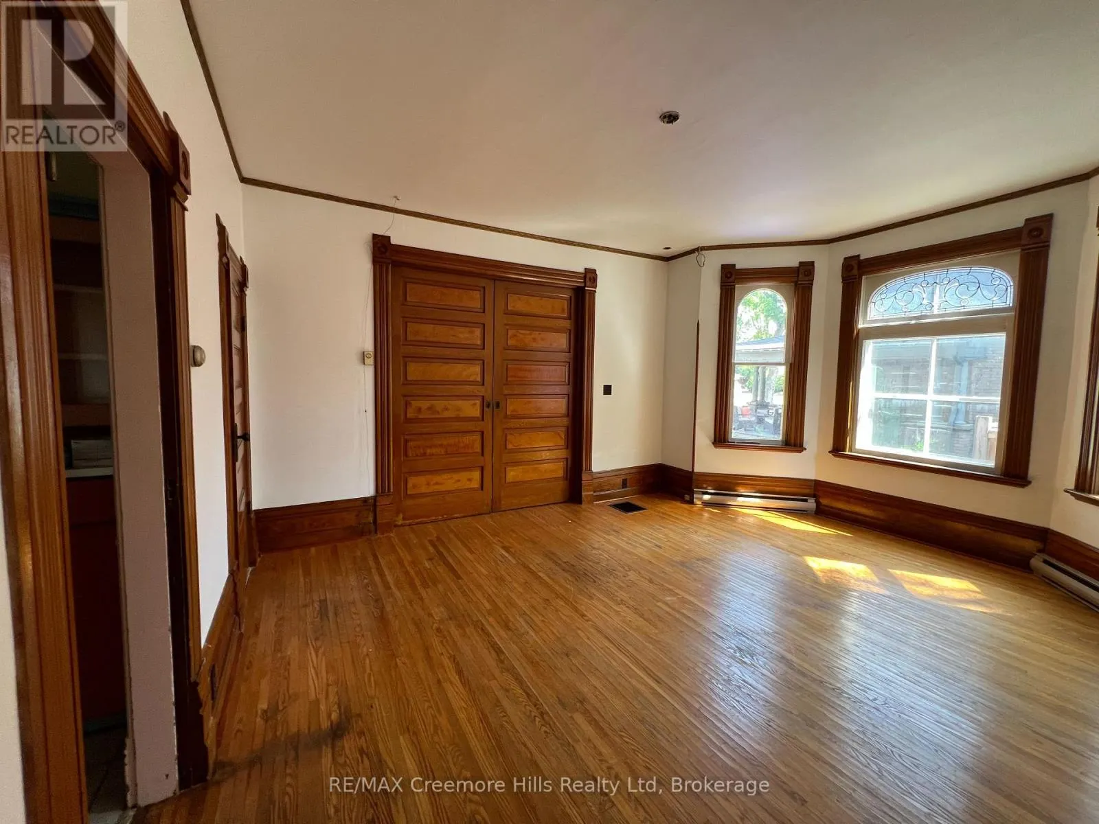 3 WELLINGTON STREET E
