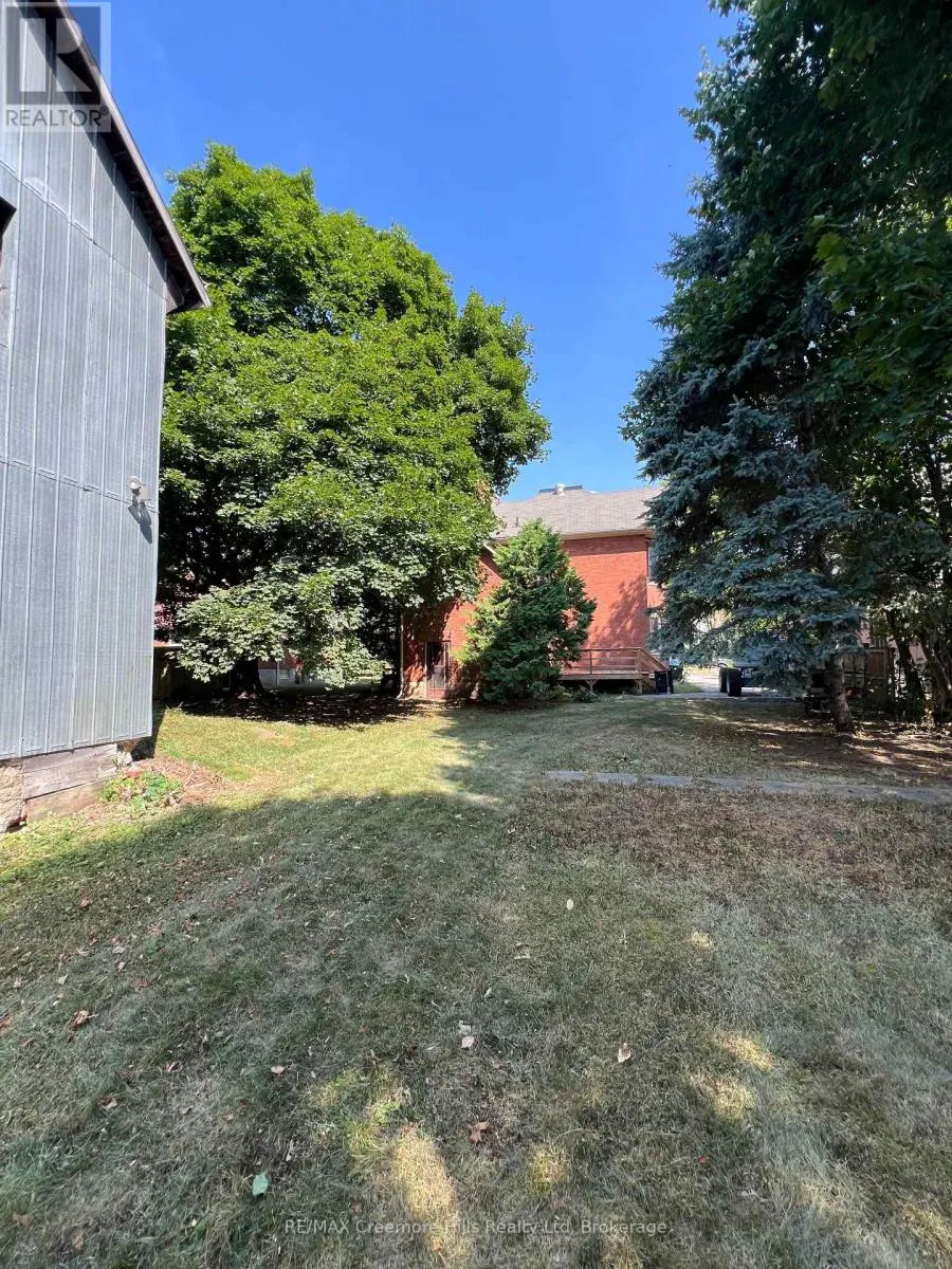 3 WELLINGTON STREET E