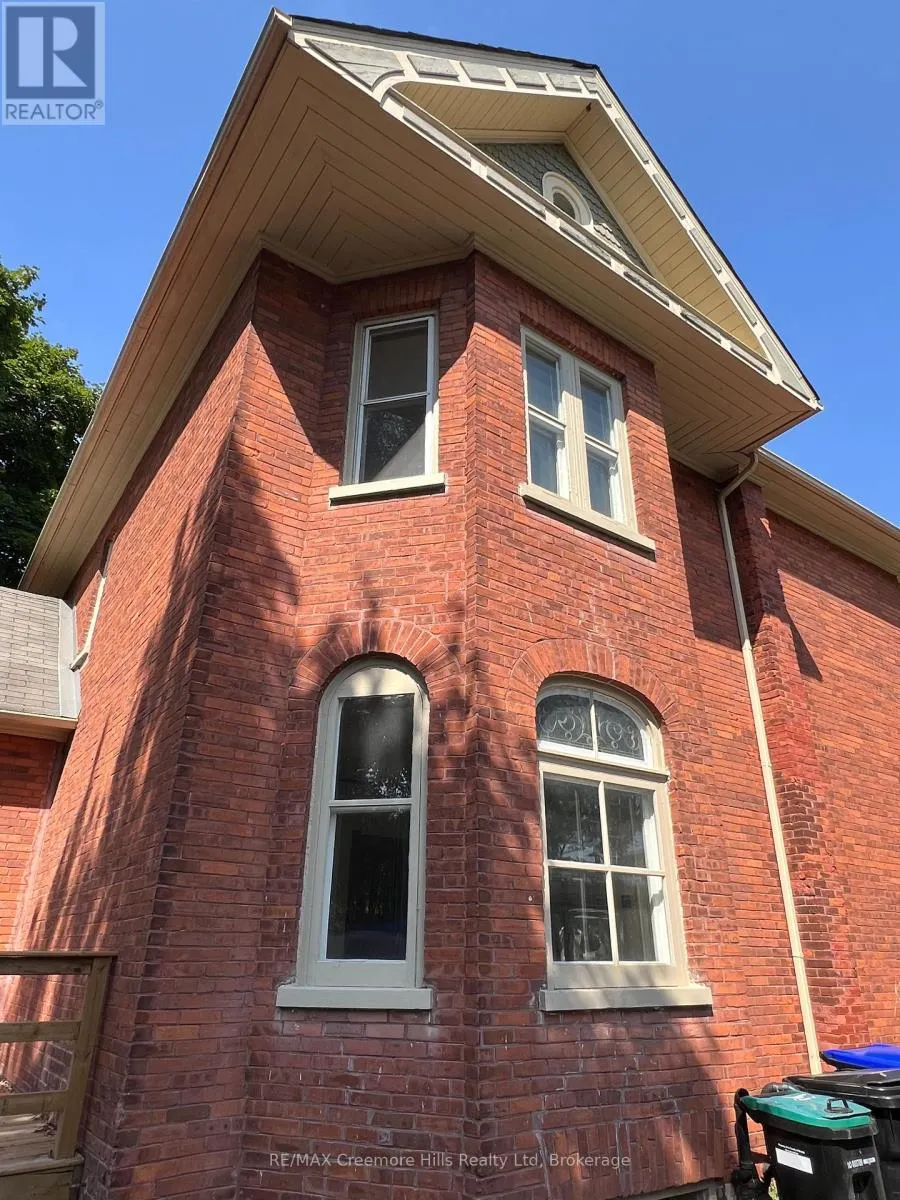 3 WELLINGTON STREET E