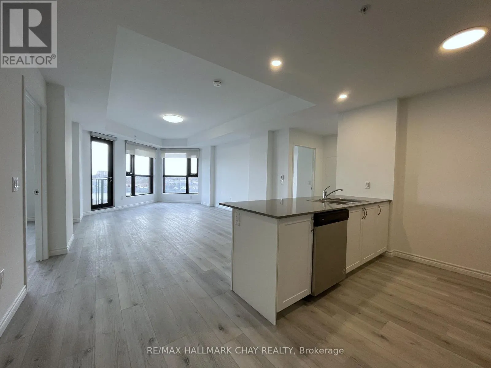 810 - 30 HANMER STREET W