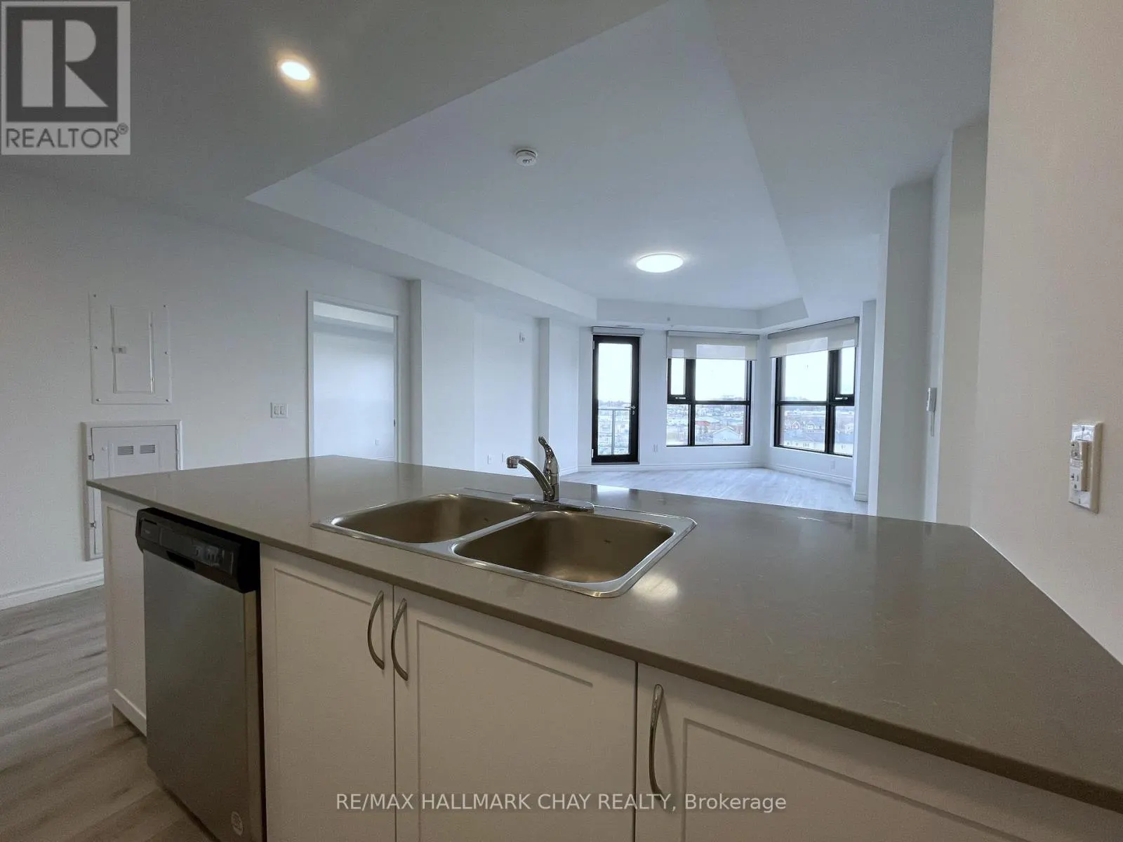 810 - 30 HANMER STREET W