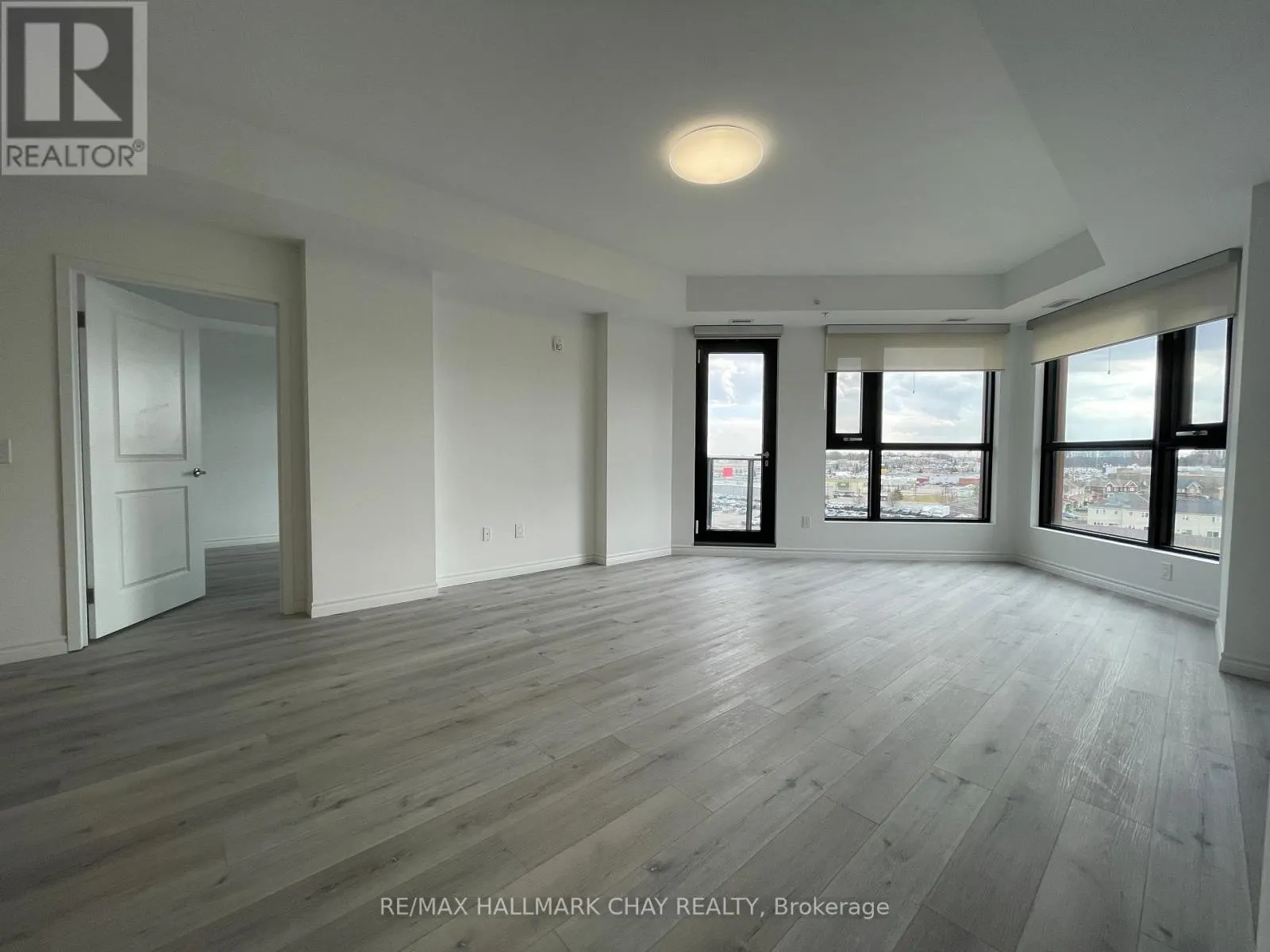 810 - 30 HANMER STREET W