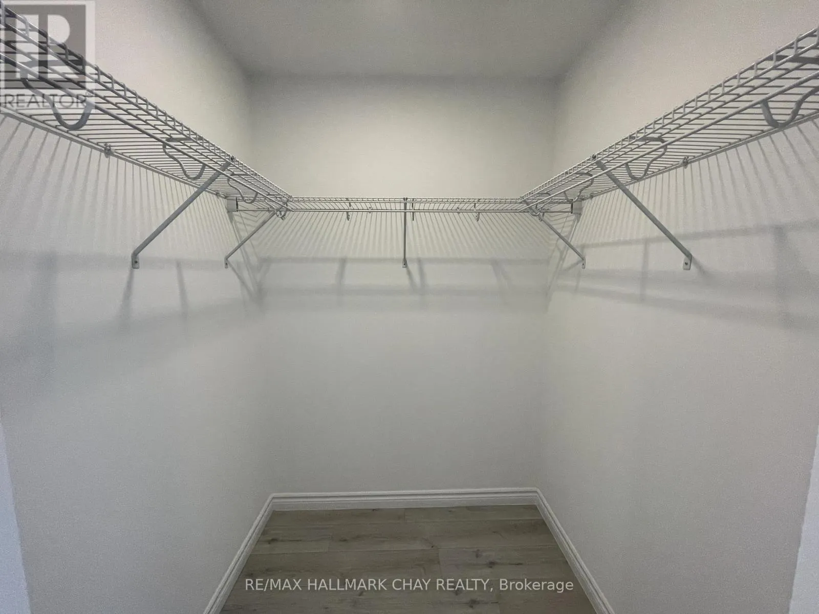 810 - 30 HANMER STREET W