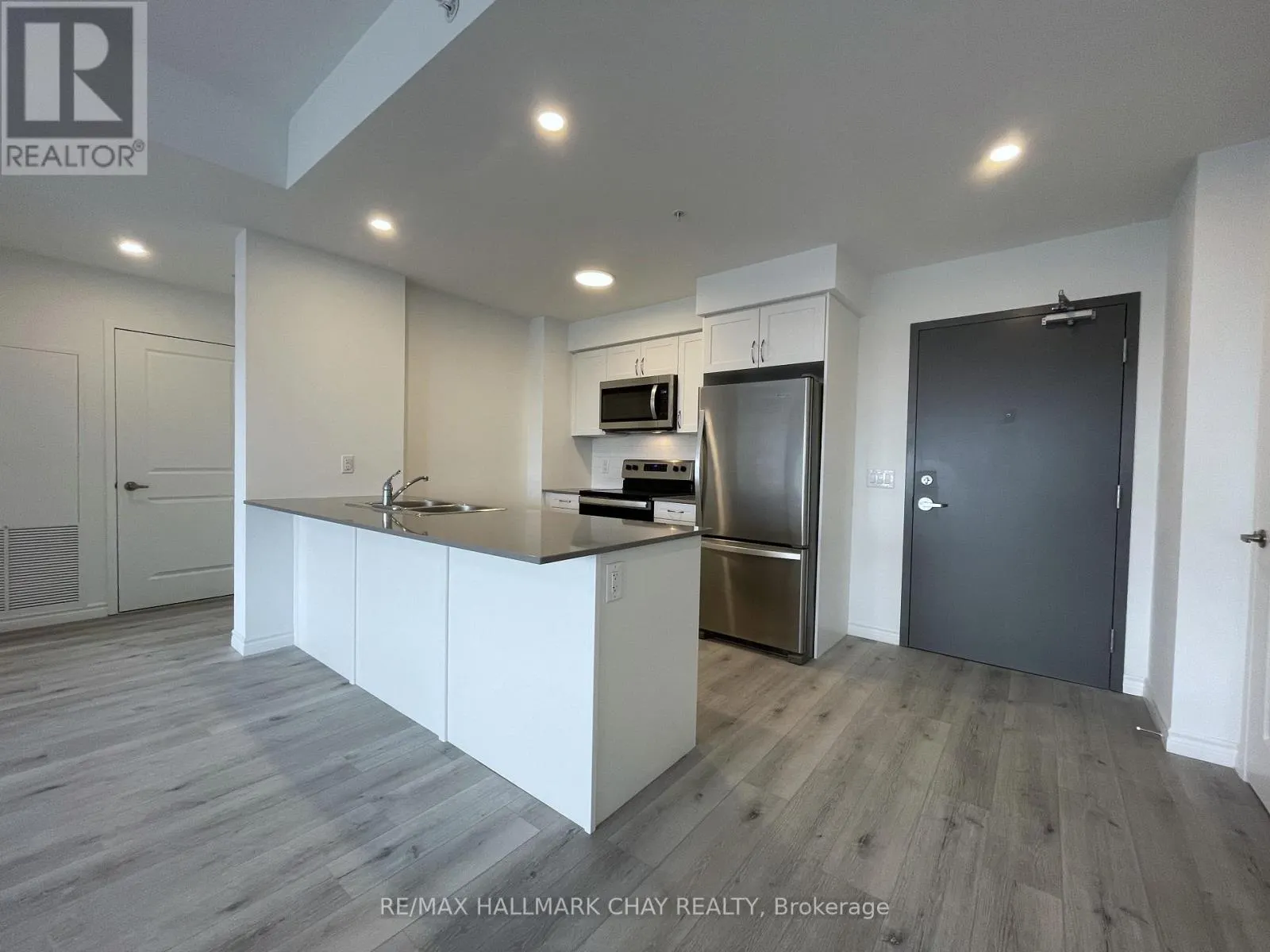 810 - 30 HANMER STREET W