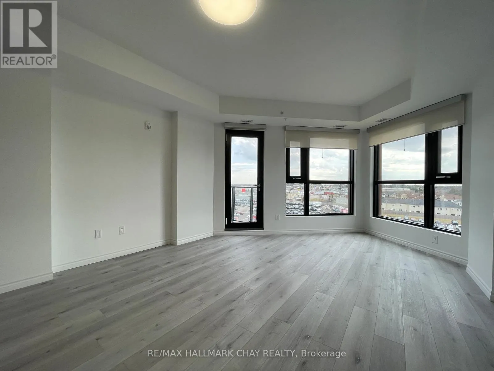 810 - 30 HANMER STREET W