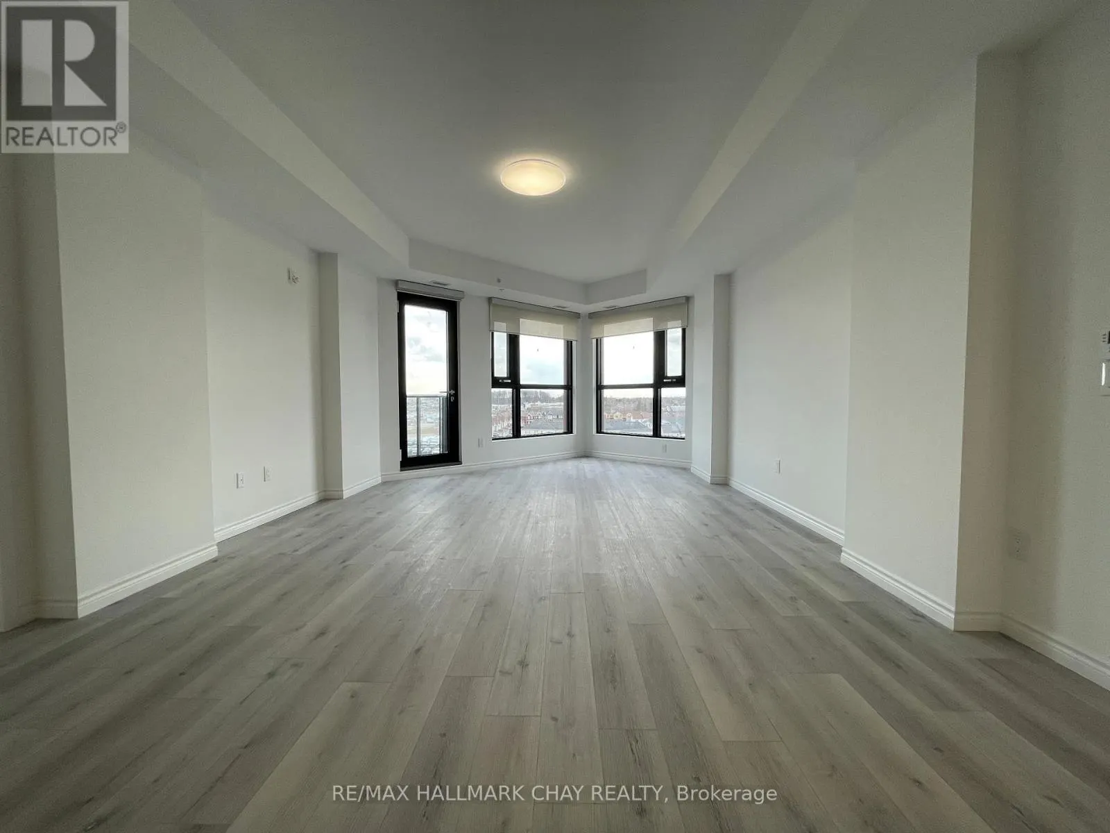 810 - 30 HANMER STREET W