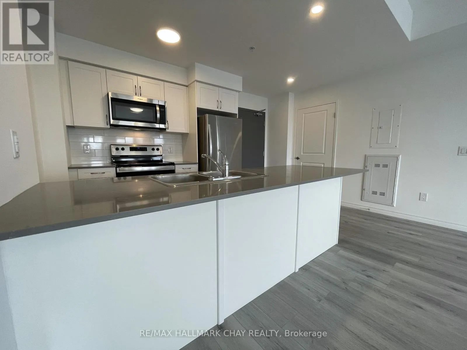 810 - 30 HANMER STREET W