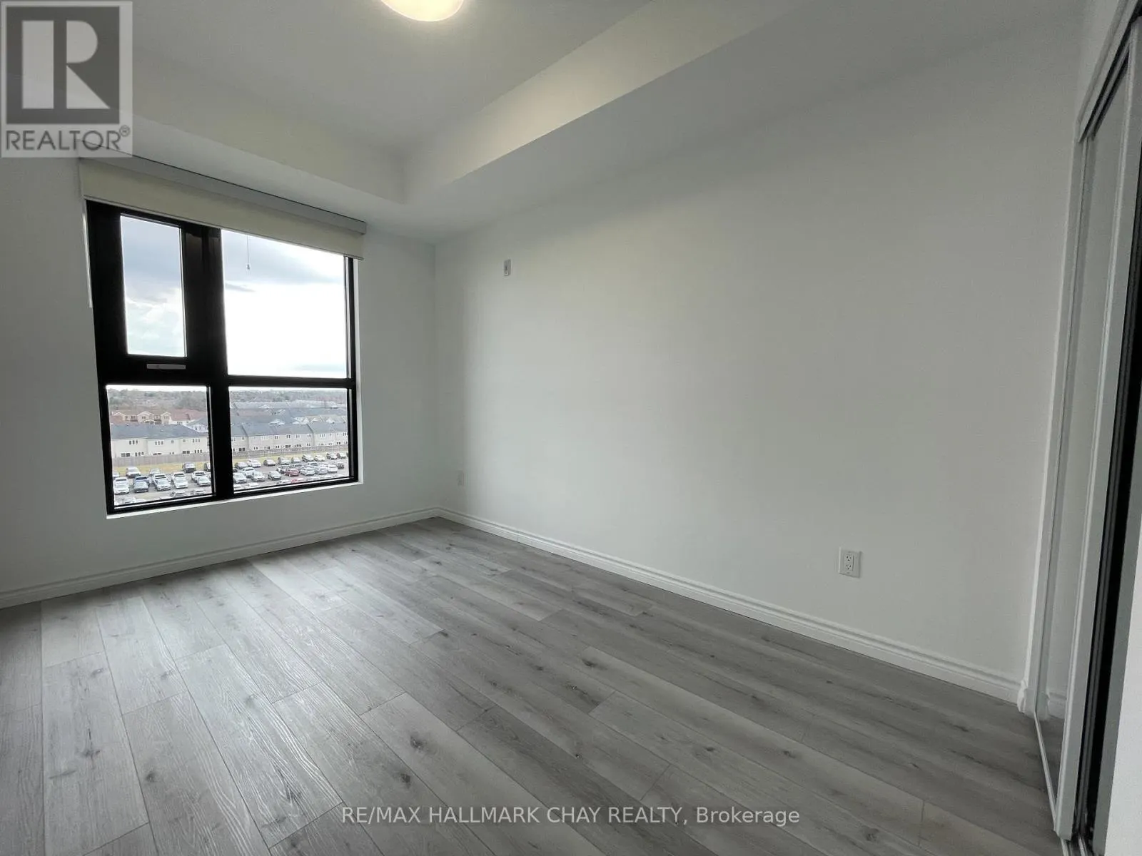 810 - 30 HANMER STREET W