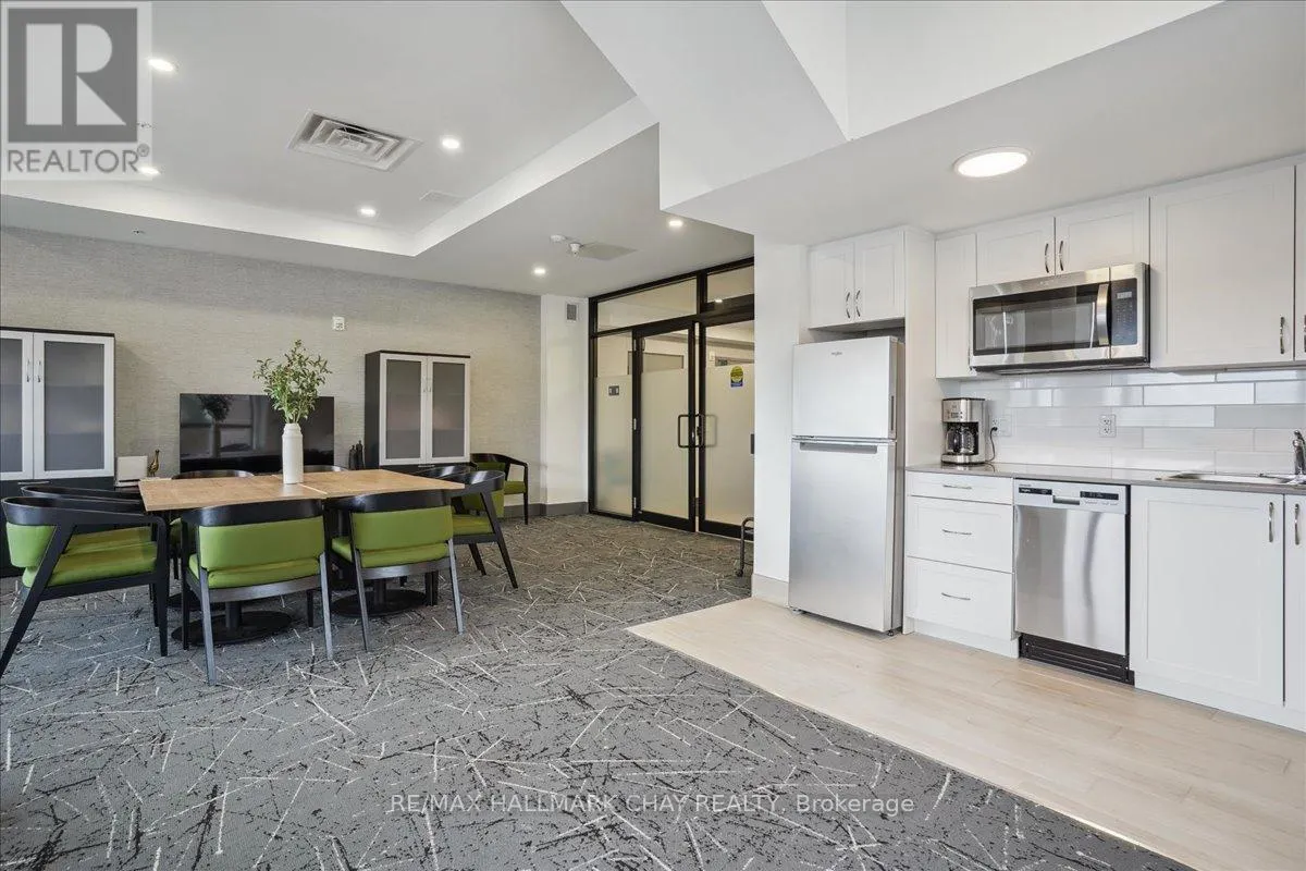 810 - 30 HANMER STREET W