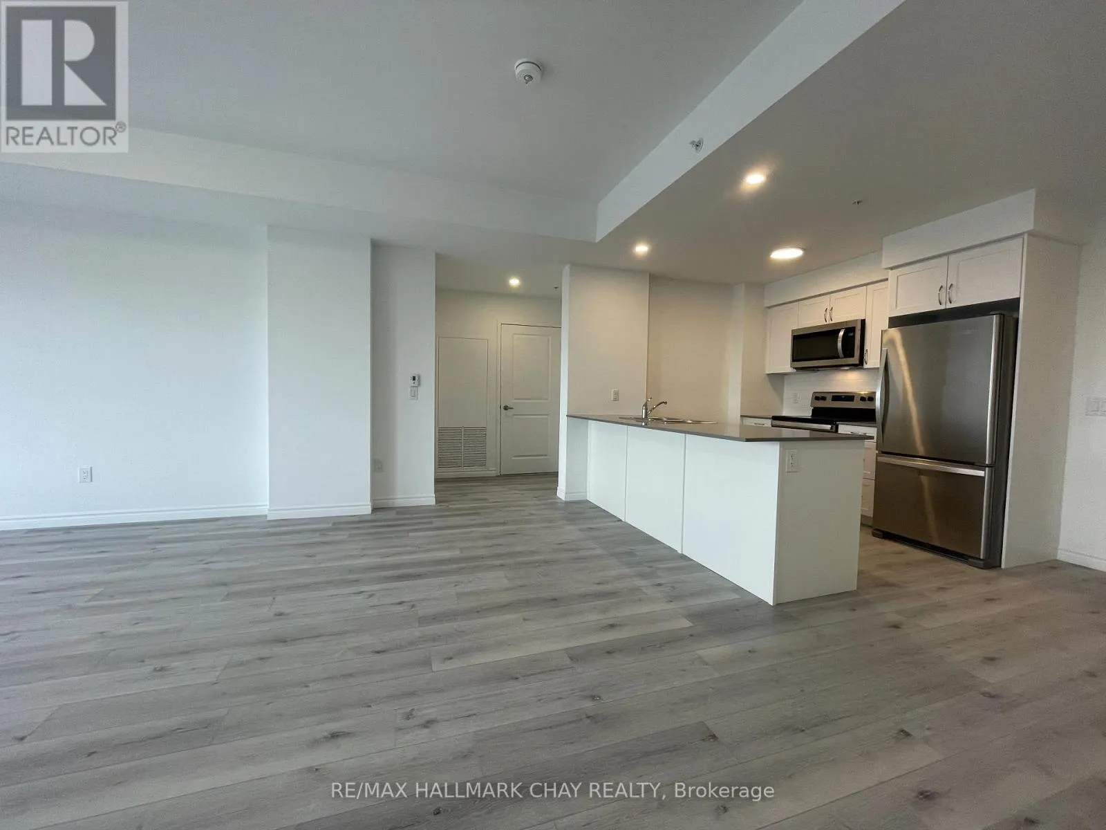 810 - 30 HANMER STREET W