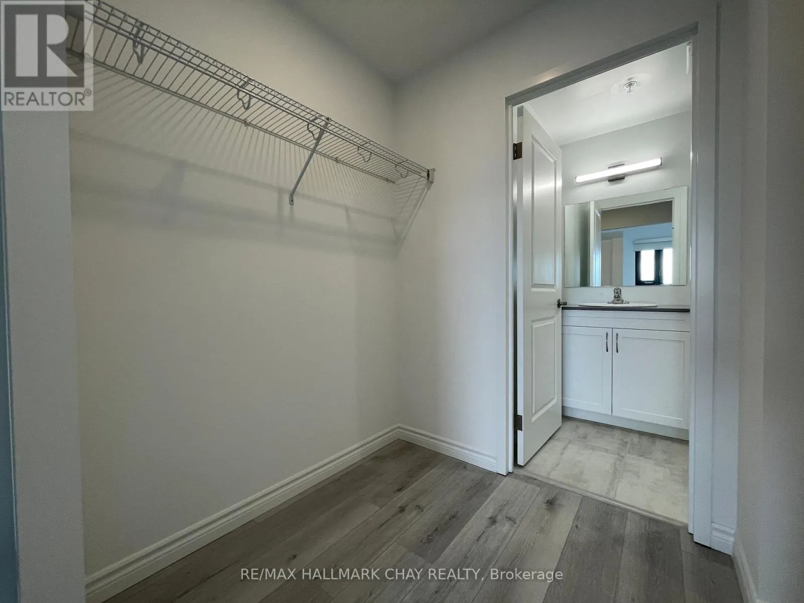 810 - 30 HANMER STREET W
