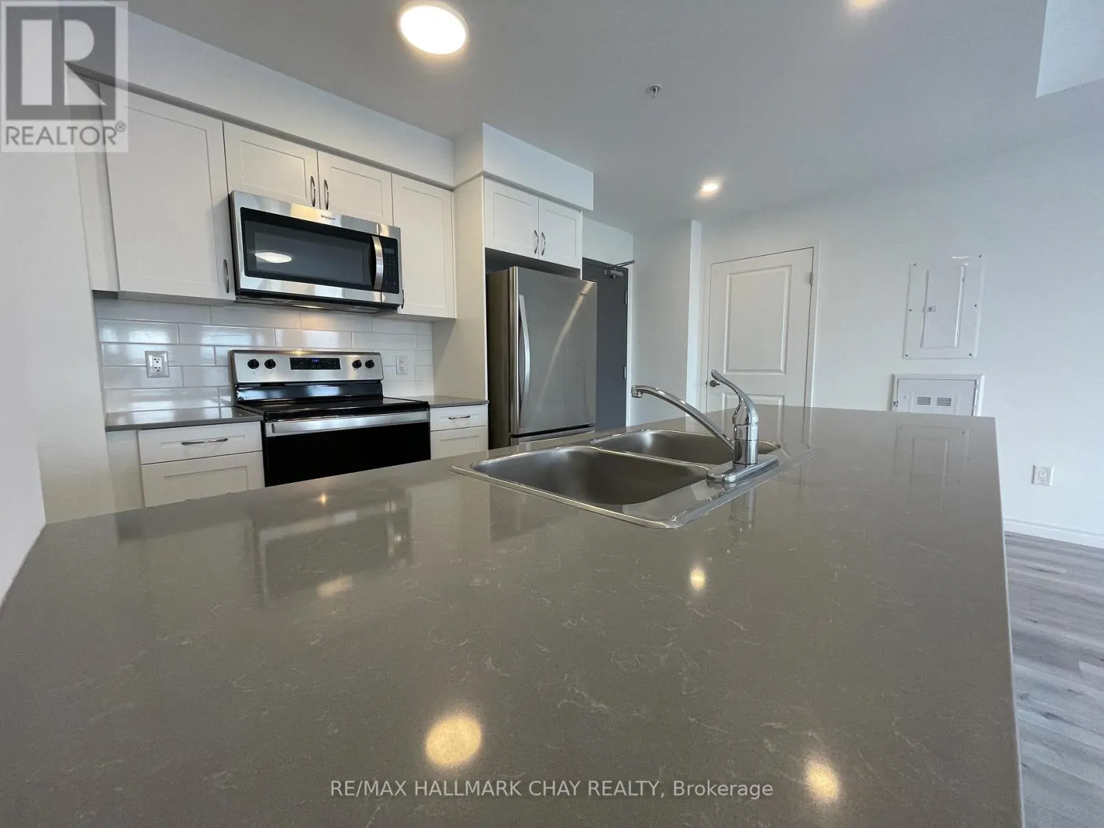 810 - 30 HANMER STREET W