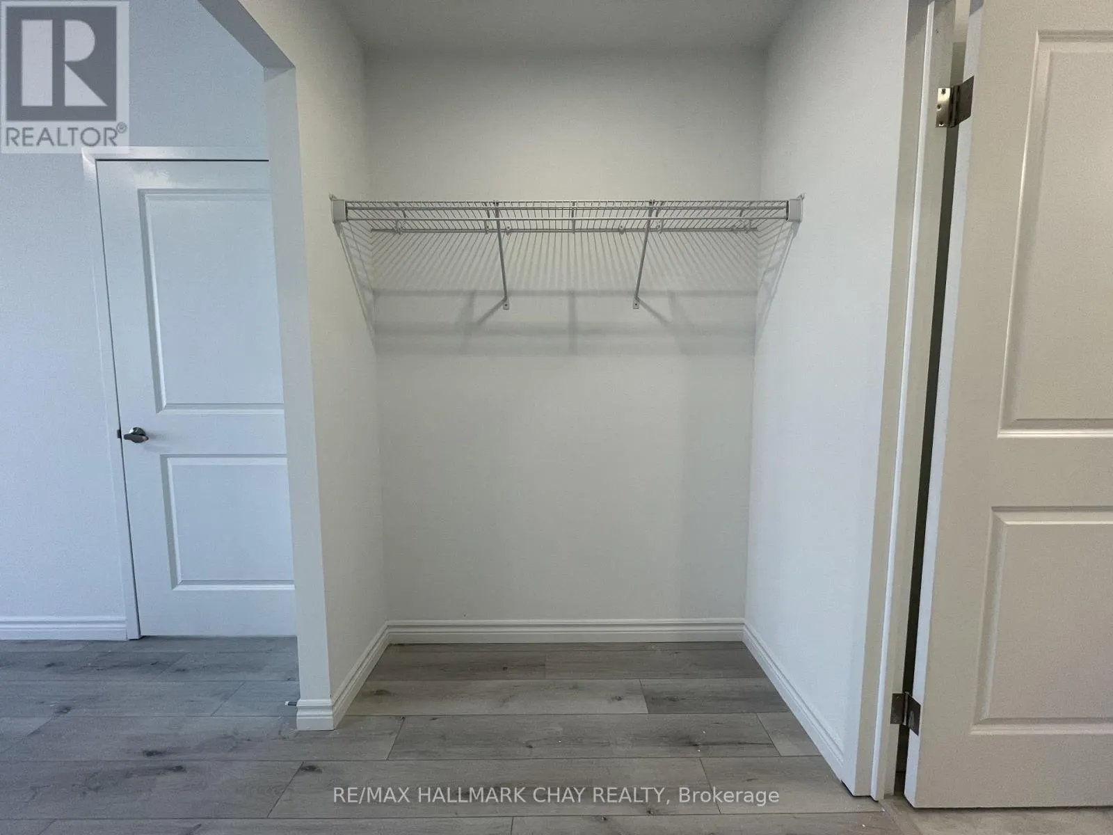 810 - 30 HANMER STREET W