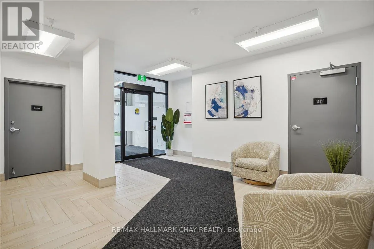 810 - 30 HANMER STREET W