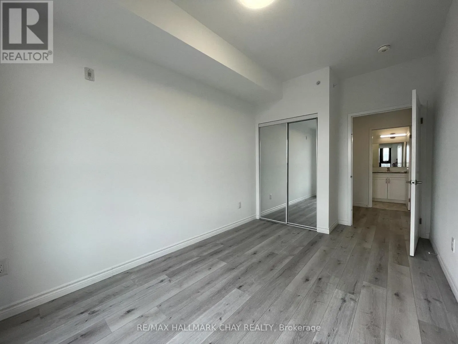 810 - 30 HANMER STREET W