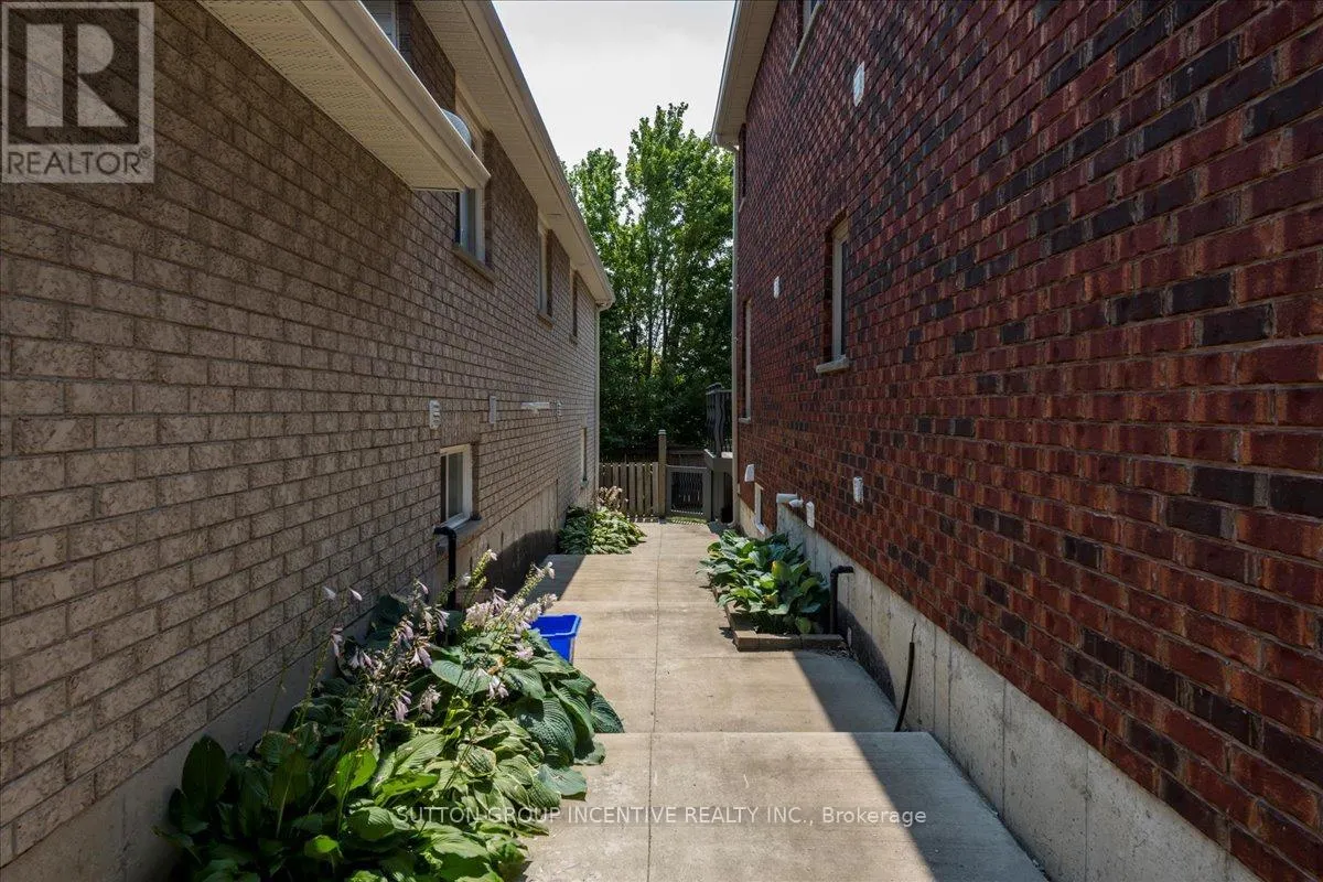 169 BIRKHALL PLACE