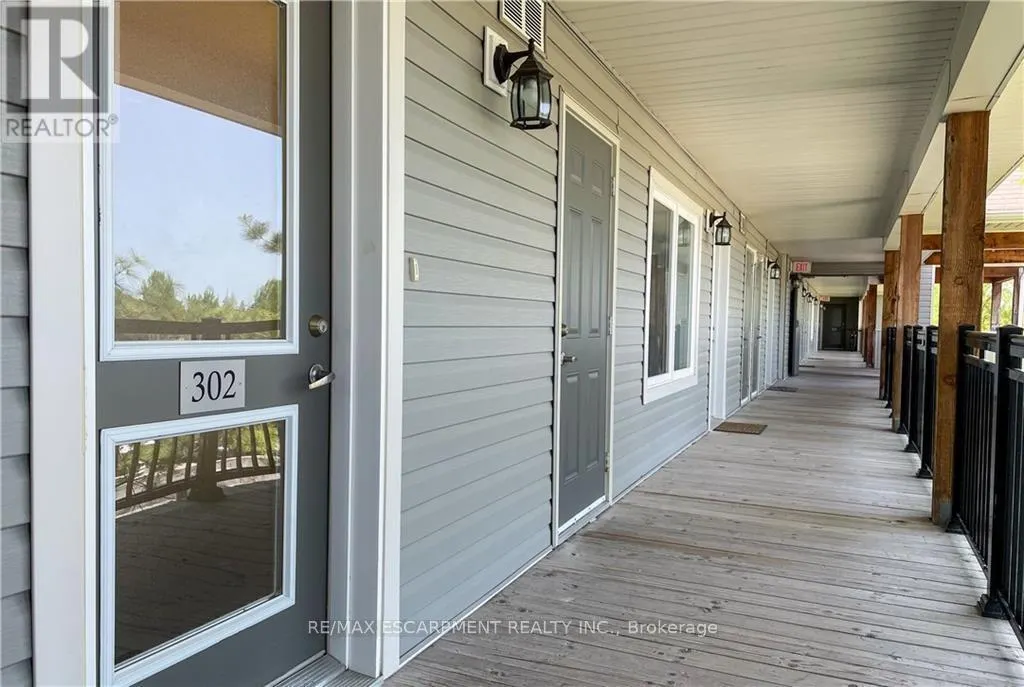 302 - 8 BRANDY LANE