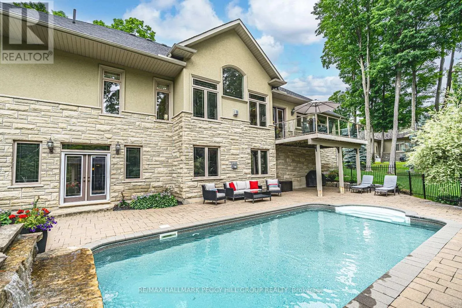 32 GALLAGHER CRESCENT