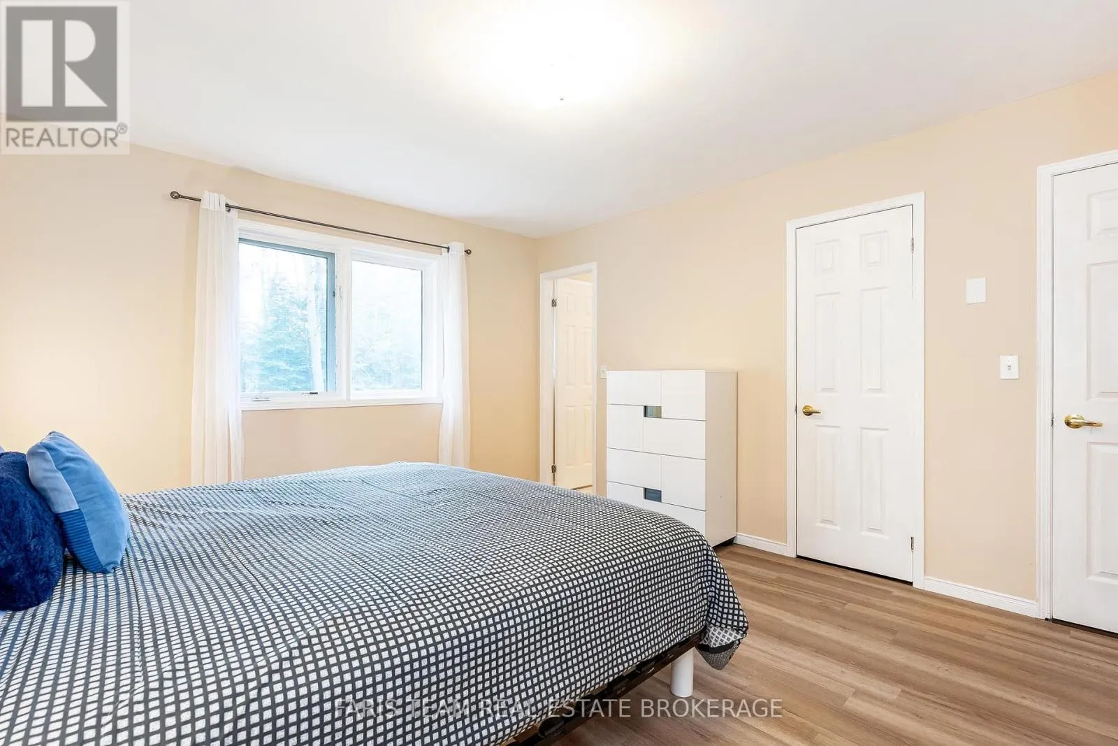 64 NADIA CRESCENT