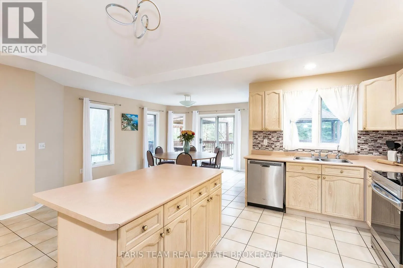 64 NADIA CRESCENT