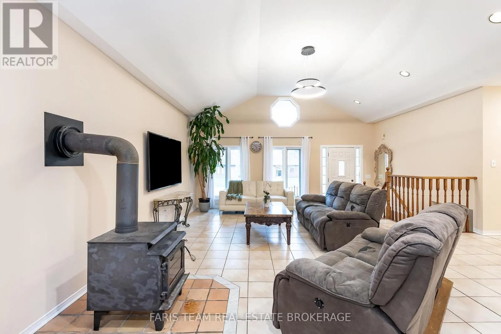 64 NADIA CRESCENT