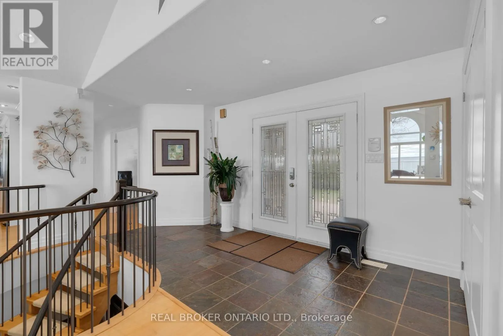 91 LAKESHORE ROAD W