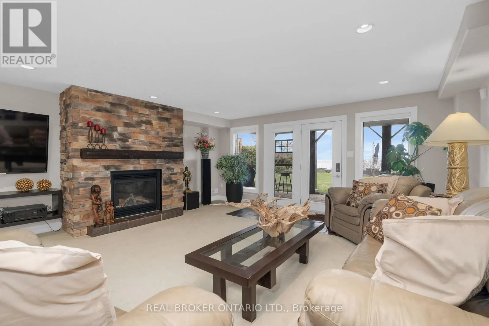 91 LAKESHORE ROAD W