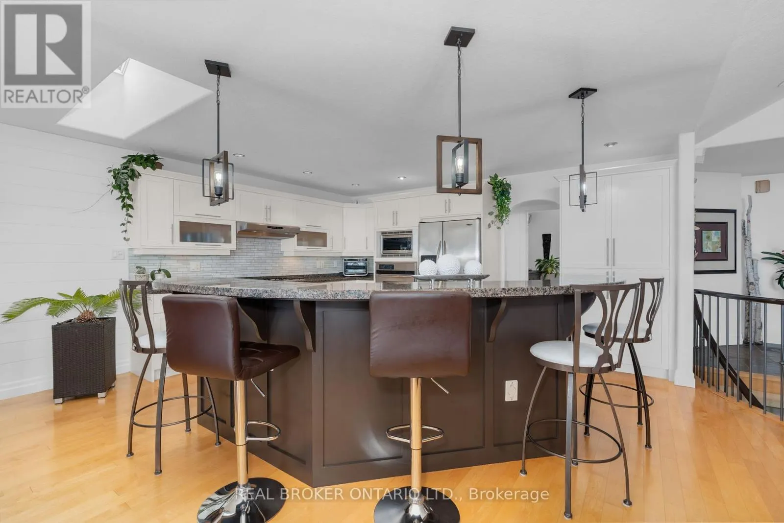 91 LAKESHORE ROAD W