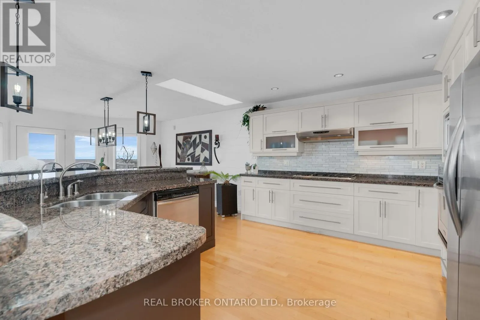 91 LAKESHORE ROAD W