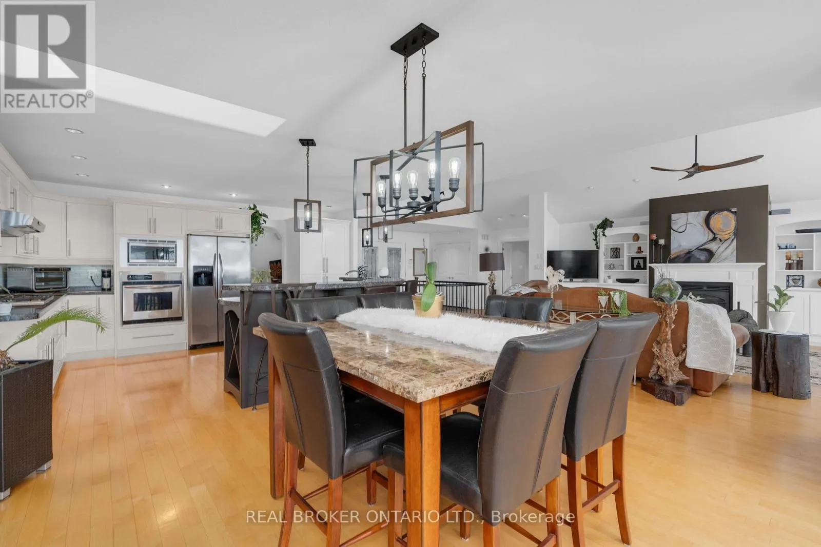 91 LAKESHORE ROAD W