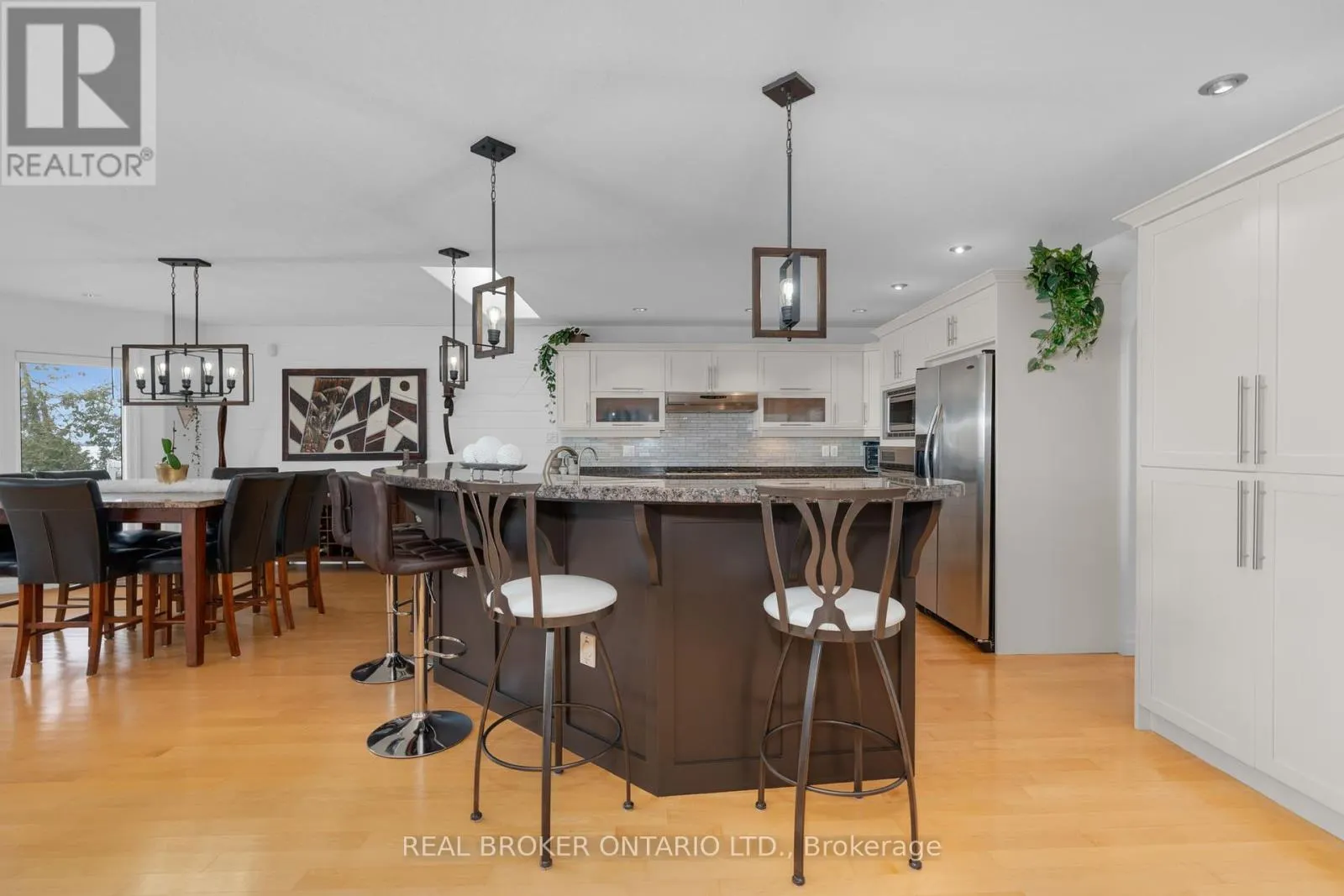 91 LAKESHORE ROAD W
