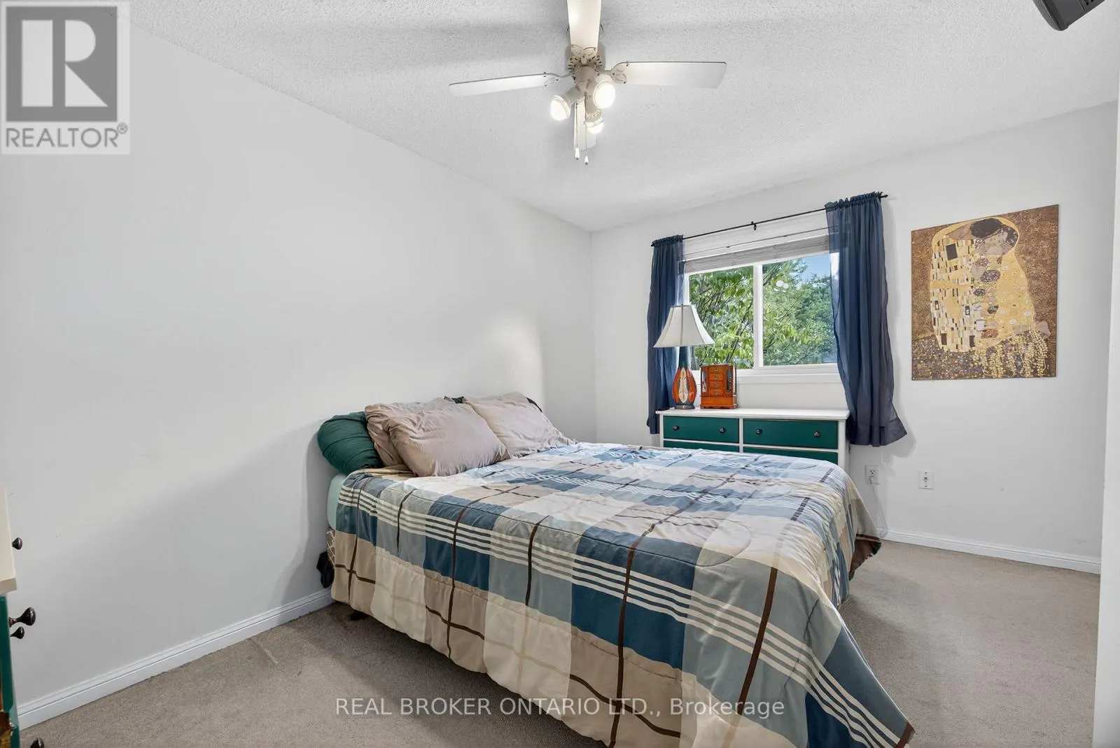 1 - 237 FERNDALE DRIVE S