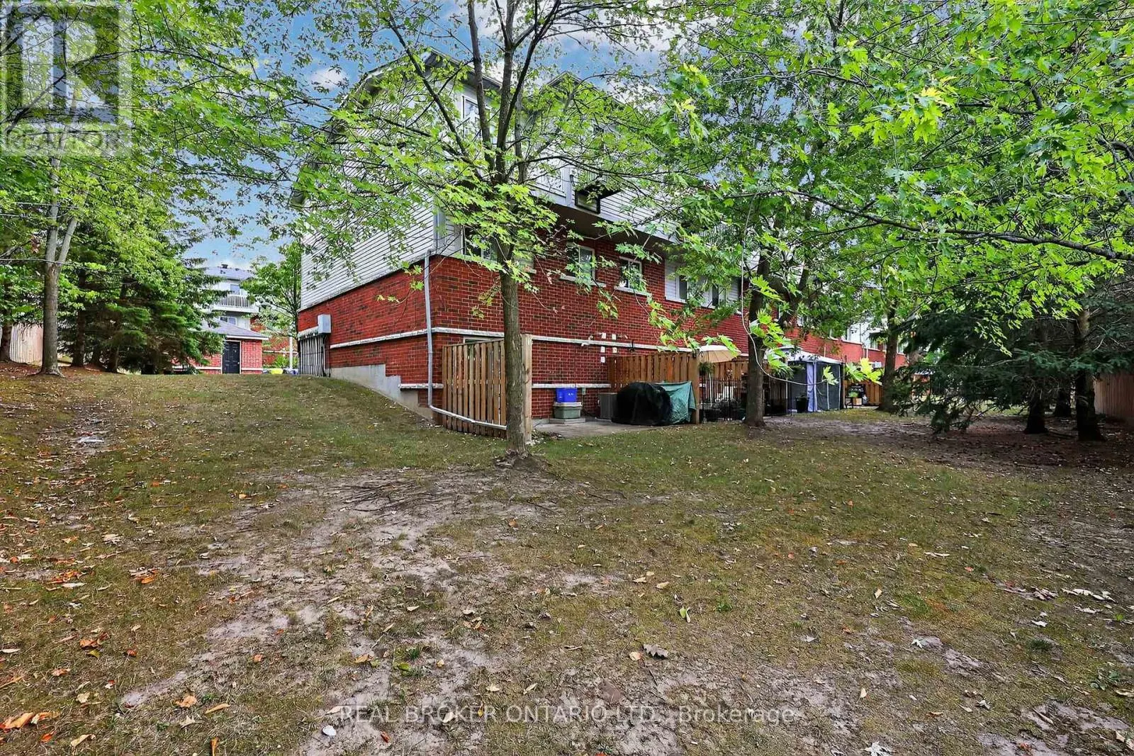 1 - 237 FERNDALE DRIVE S