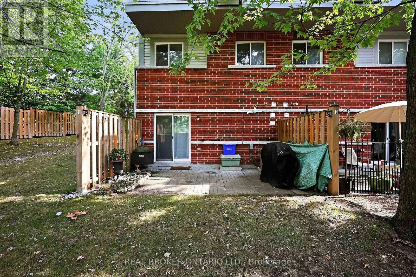 1 - 237 FERNDALE DRIVE S