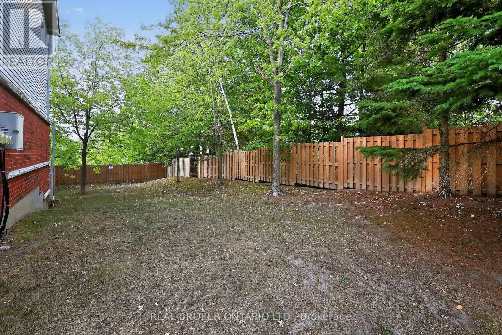 1 - 237 FERNDALE DRIVE S