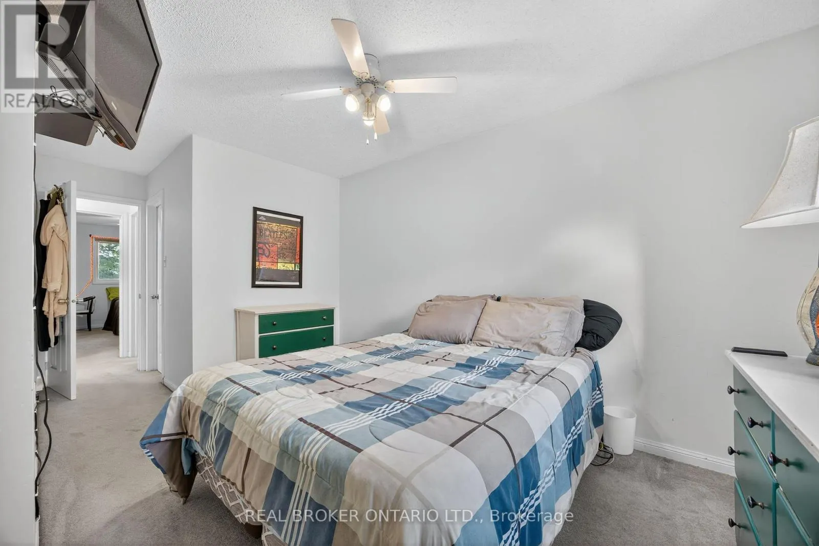 1 - 237 FERNDALE DRIVE S