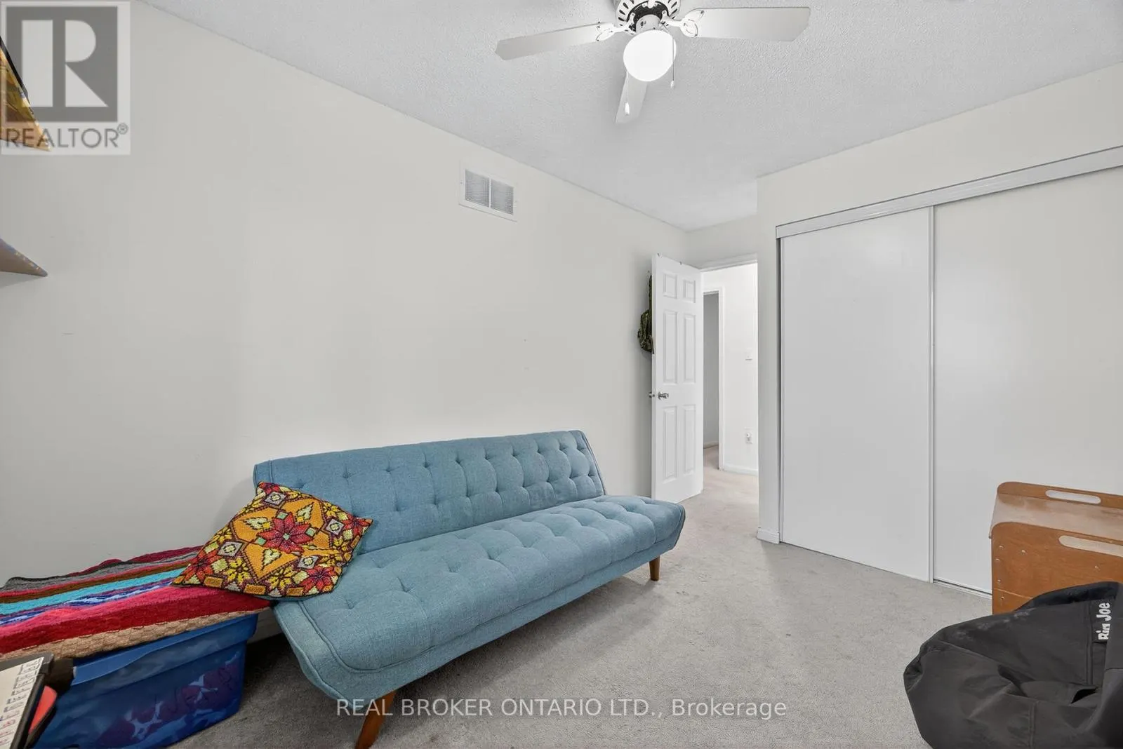 1 - 237 FERNDALE DRIVE S