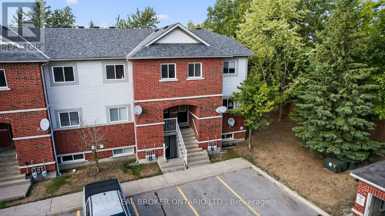 1 - 237 FERNDALE DRIVE S