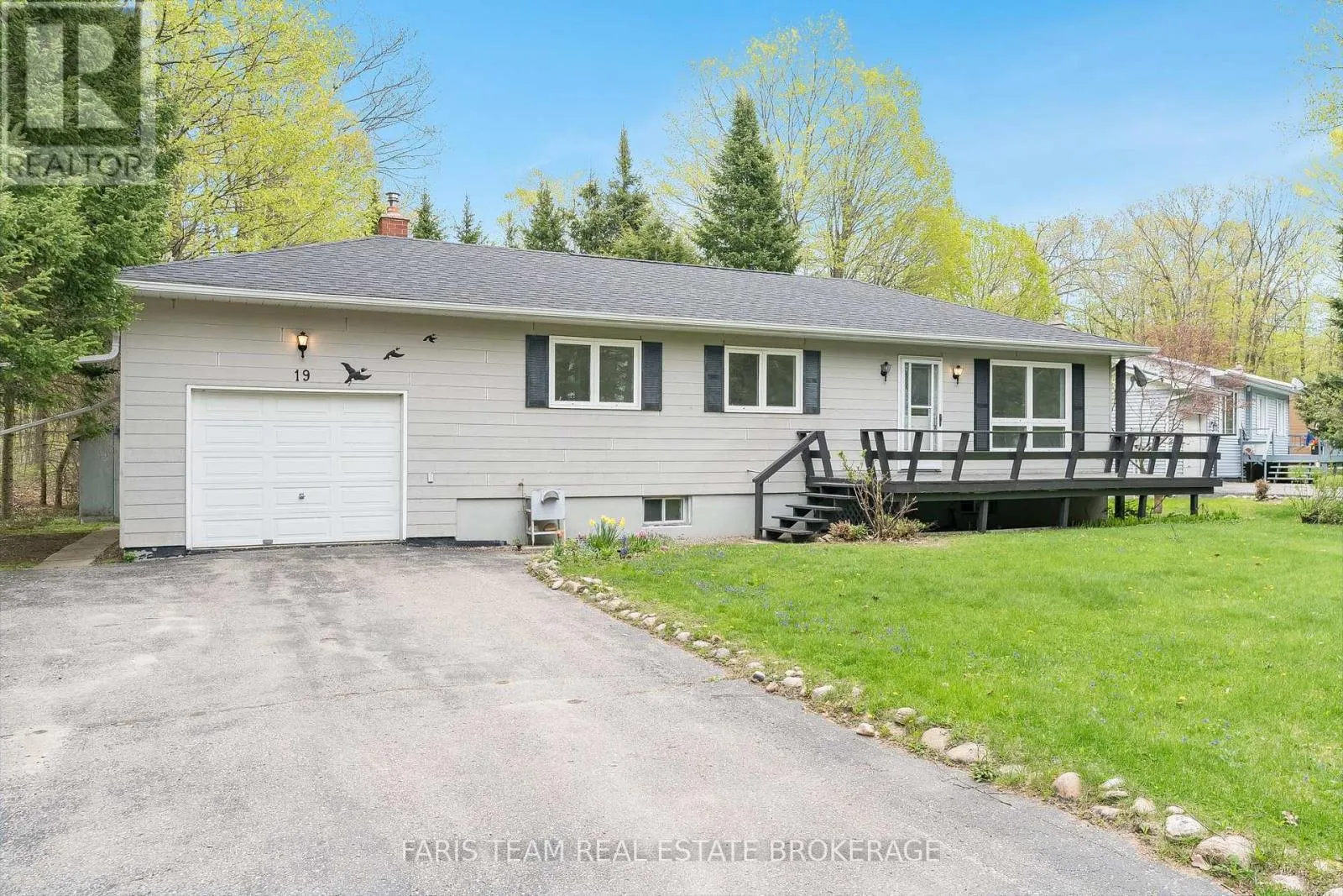 19 WAKUNDA CRESCENT