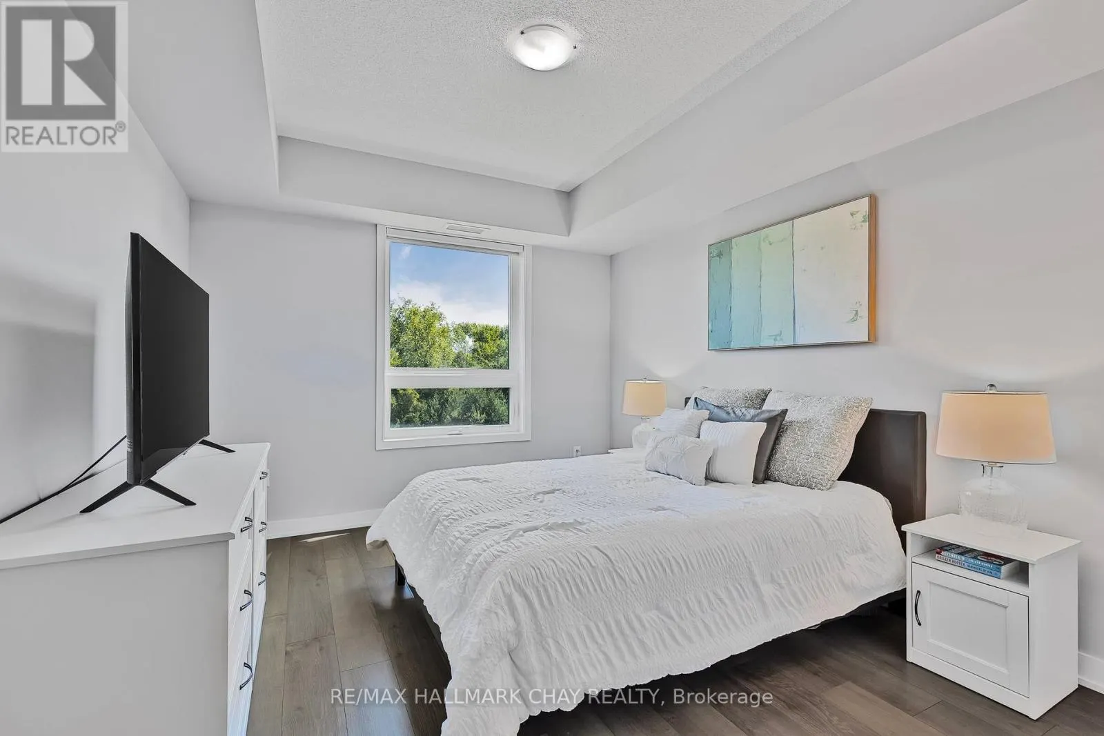 208 - 5 CHEF LANE