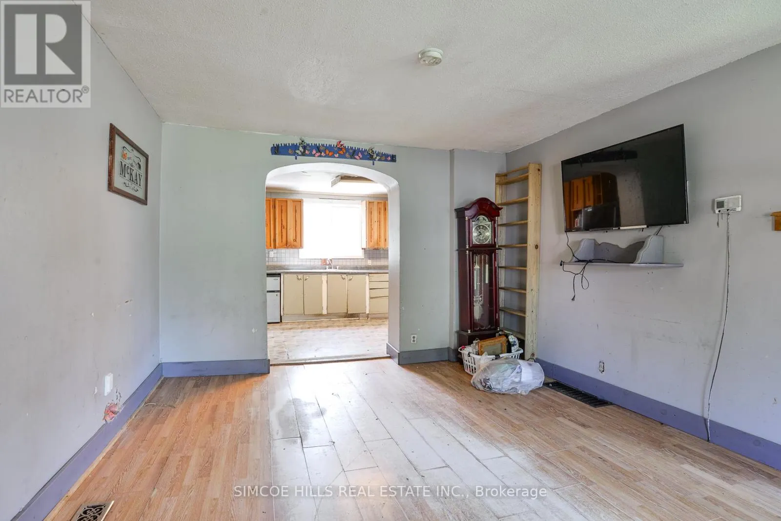 236 FRONT STREET S
