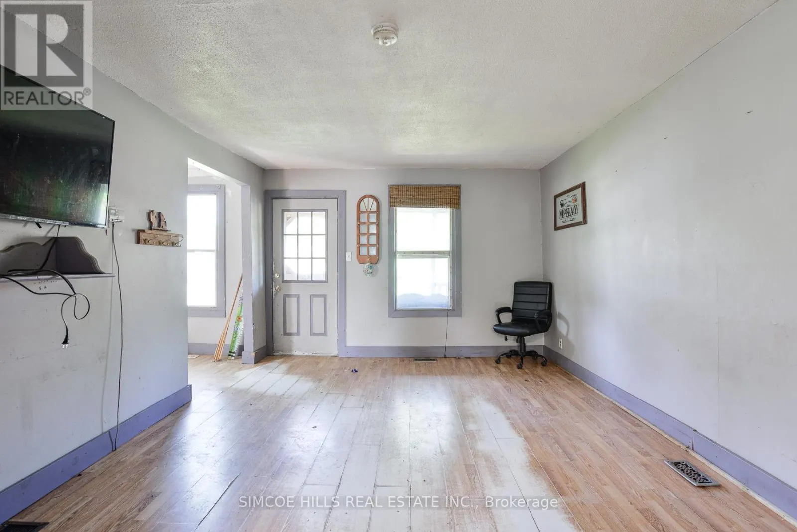236 FRONT STREET S