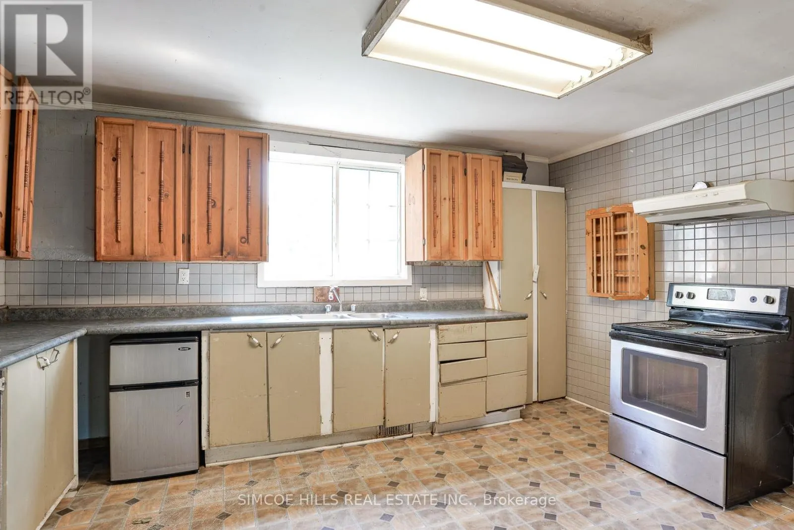 236 FRONT STREET S