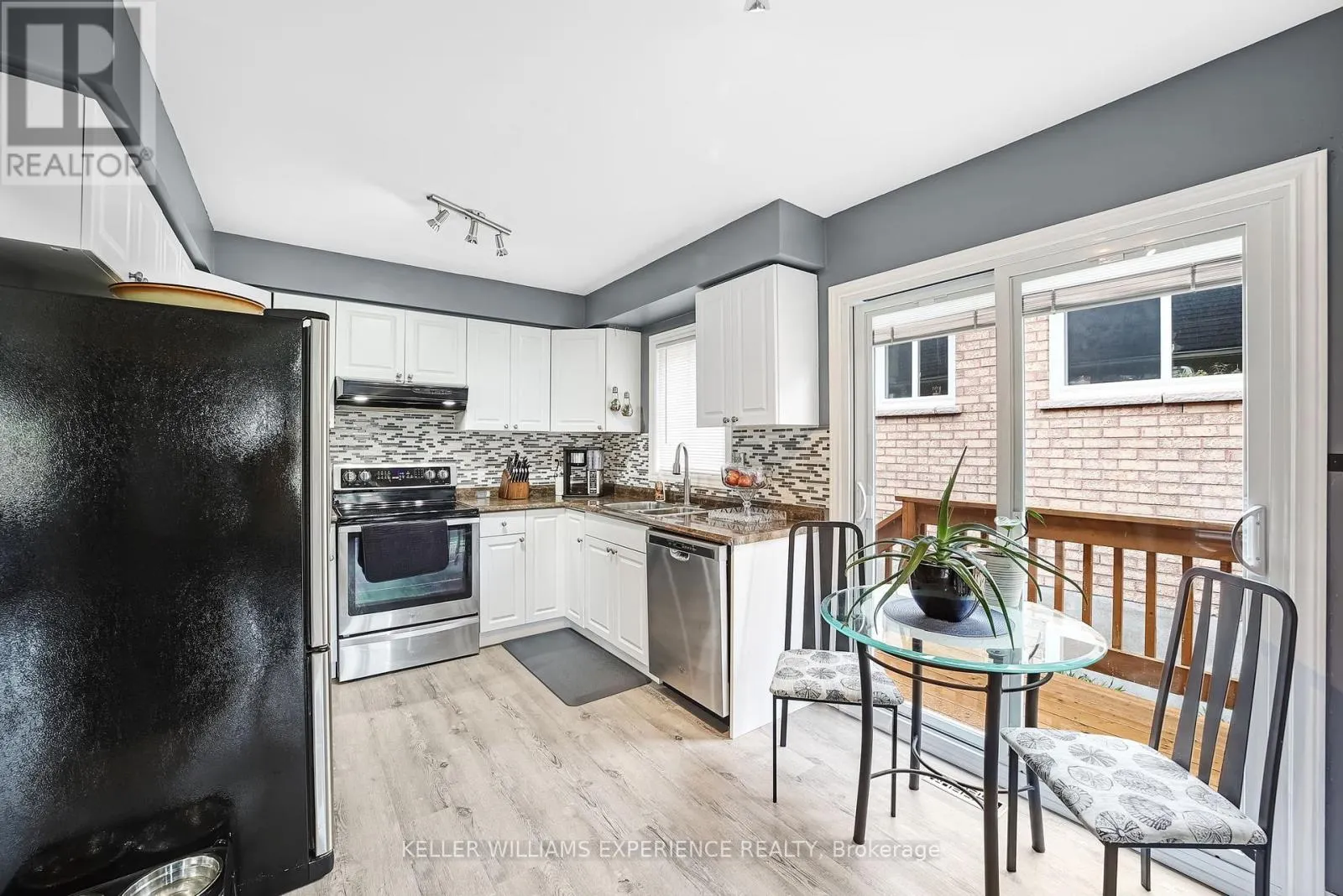 16 BALLISTON ROAD